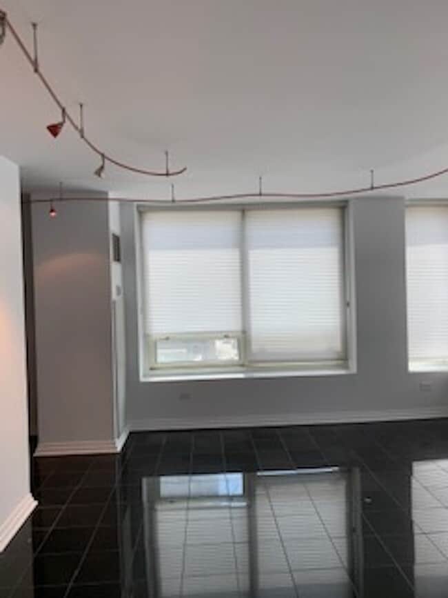 Building Photo - 33 W Ontario St Rental