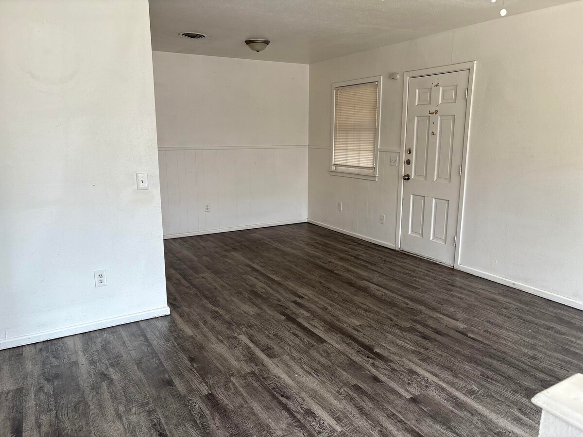 Photo - 4203 50th St