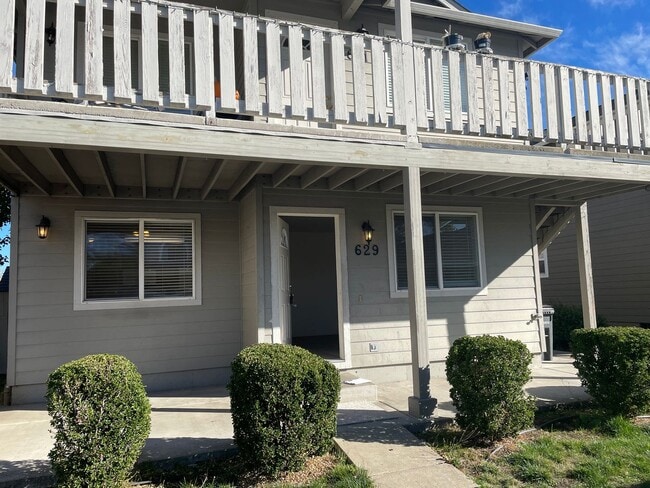 Photo - Nice 3 Bedroom 2 Bathroom Downstairs Apart...