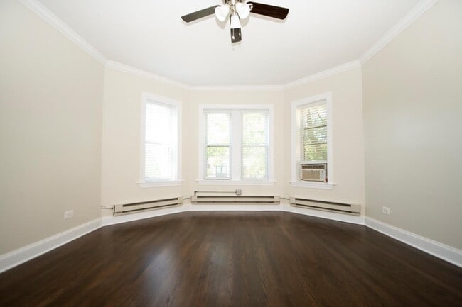 Photo - 3815 N Greenview Ave