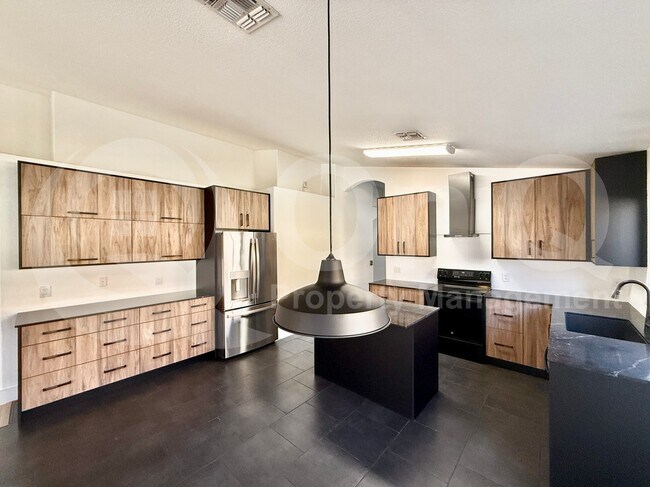 Photo - 2021 E Caldwell St