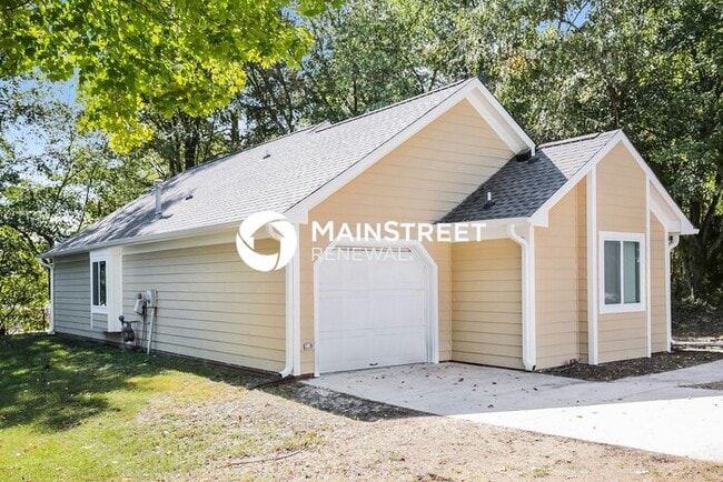 Building Photo - 3 Bedroom Pet-Friendly Home in GREENSBORO, NC with Main Street Renewal