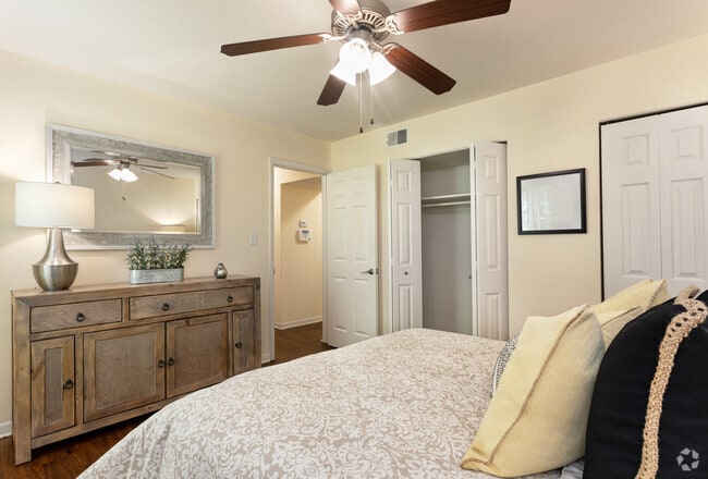 2BD/2BA - 1,275 SqFt - 2nd Bedroom with Closest View