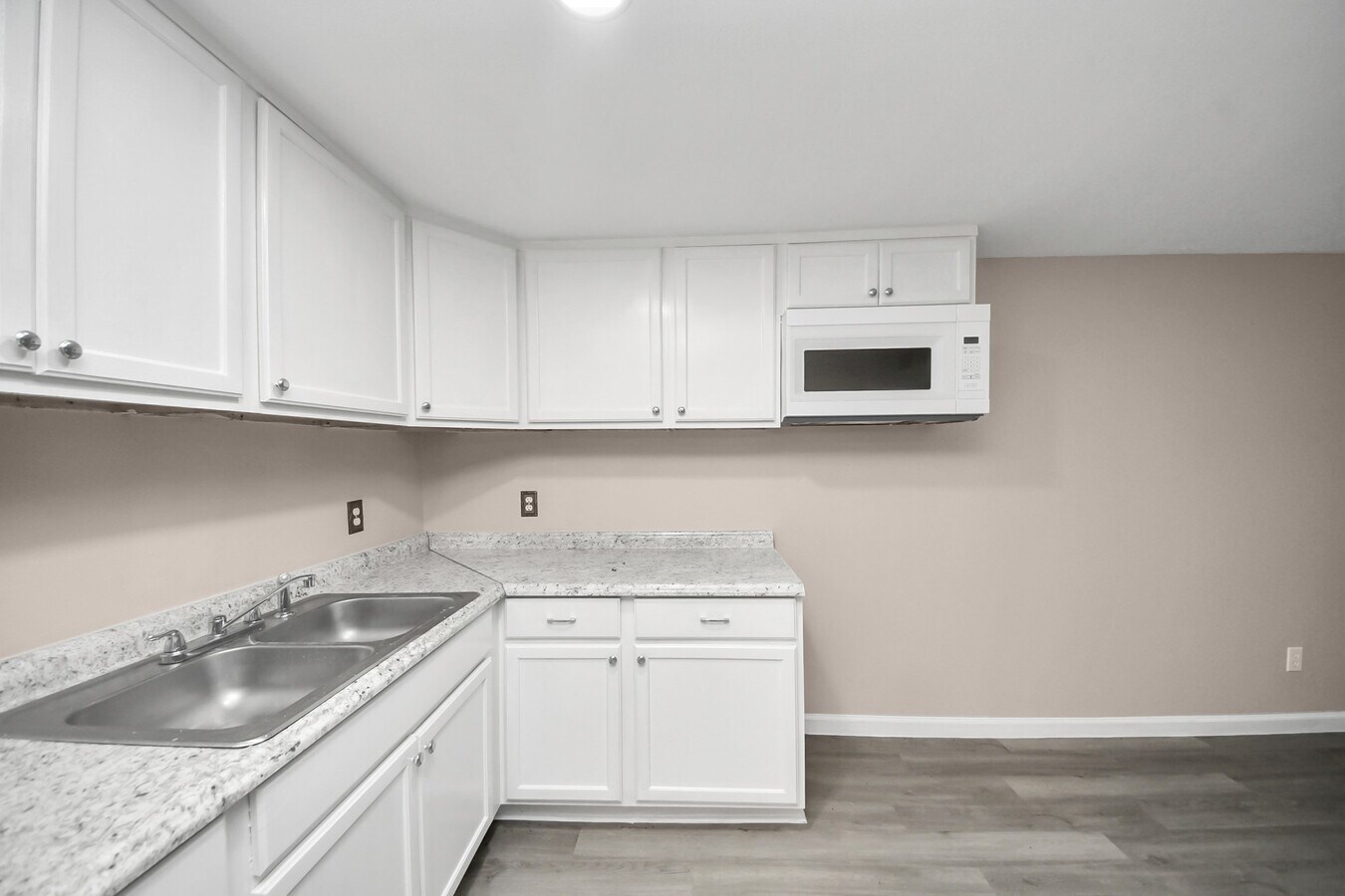 Photo - 17111 River Rd Unit B