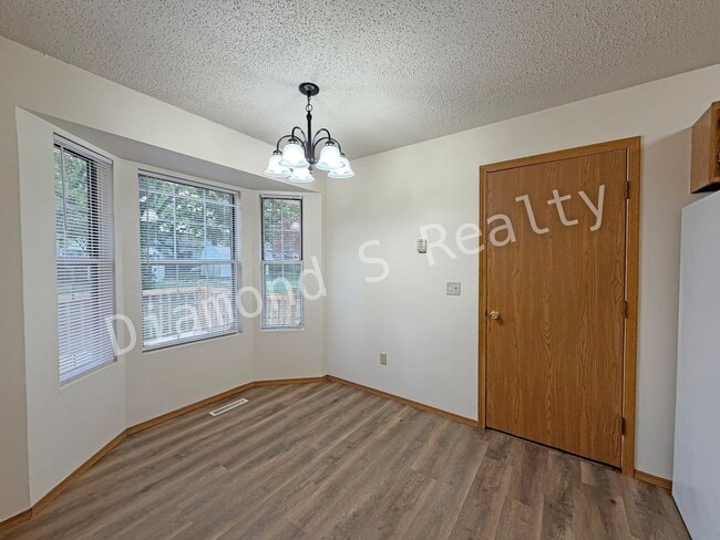 Photo - 3 Bed / 1.5 Bath Home - Great South Spring...
