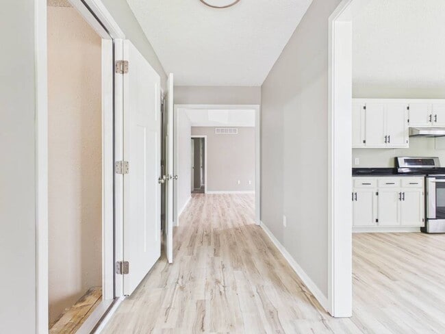 Photo - 1206 Foxridge Dr