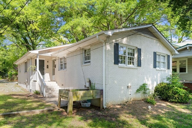 Building Photo - 915 N Buchanan Blvd Unit 915 Buchanan  A