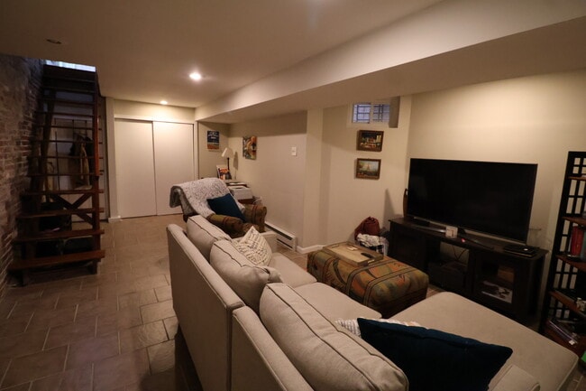 Photo - 280 S 23rd St Unit 1R