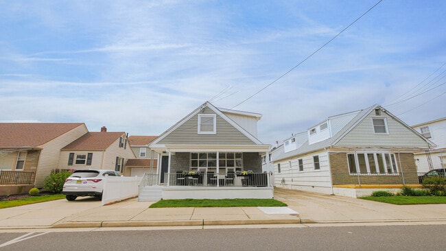 Building Photo - 12 N Delavan Ave