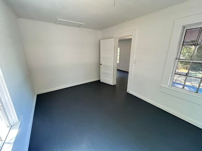 Photo - 209 Griffith Ave E