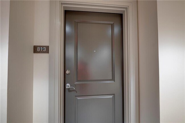 Photo - 3040 Peachtree Rd Unit 813