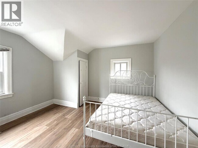 Photo - 1117 Dougall Ave