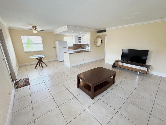 Photo - 301 Seville Dr