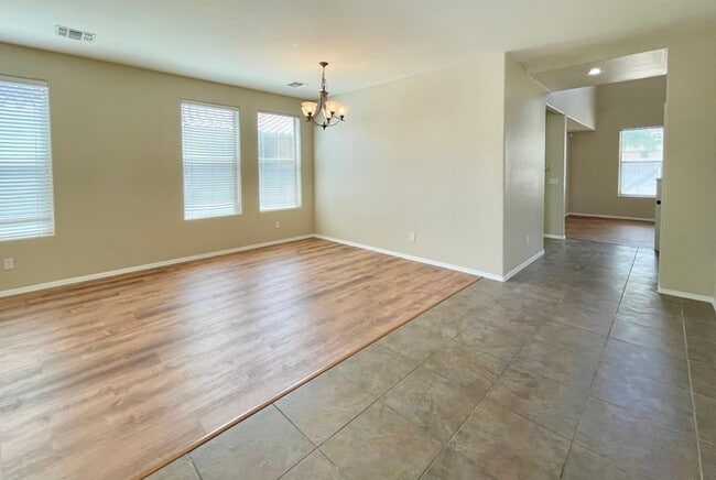 Photo - Fabulous 4-Bedroom Home For Rent in Goodyear!!