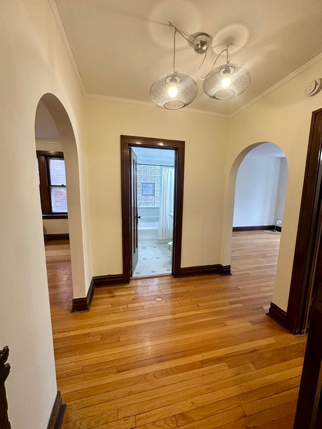 Building Photo - 4036 N Mozart St Unit 2