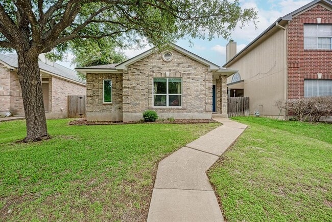 922 Thackeray Ln