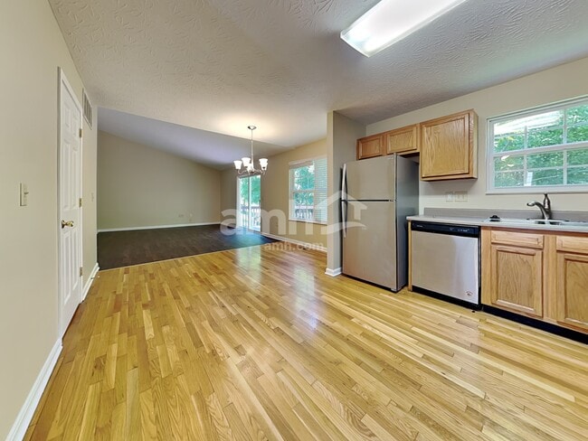 2132 Lunar Ln