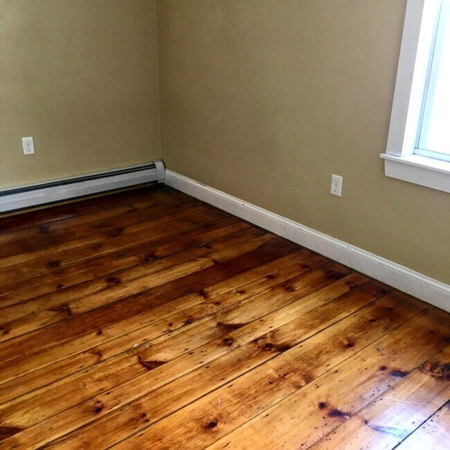 Spacious 4-Bedroom Home in Heart of Lowell