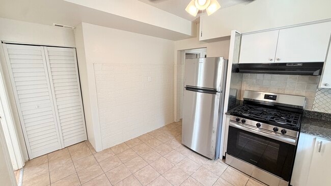 Photo - 5706 N Maplewood Ave Unit 1