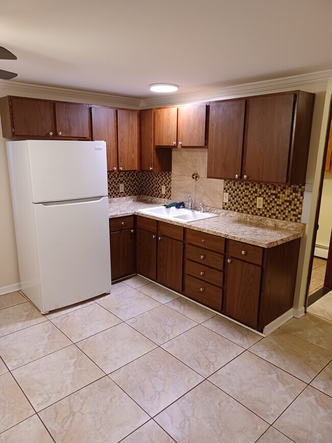 kitchen - 356 Amherst St Unit #1