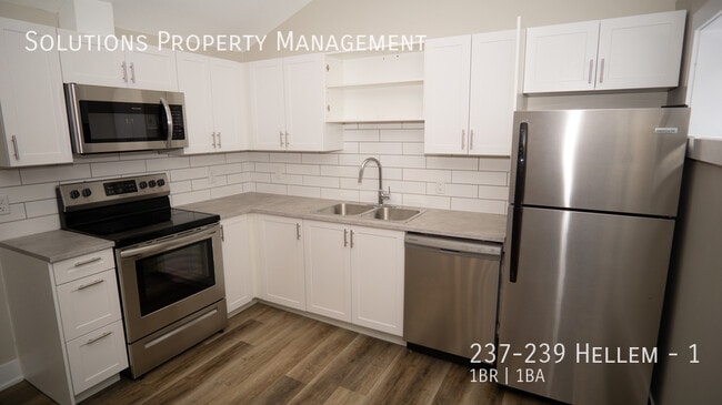 Photo - **ALL INCLUSIVE 1 Bedroom with Vaulted Ceiling. Unité 1