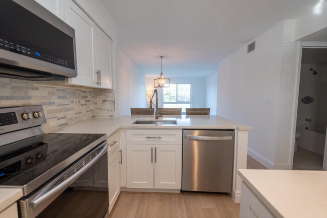 Photo - 2108 S Cypress Bend Dr Unit 210