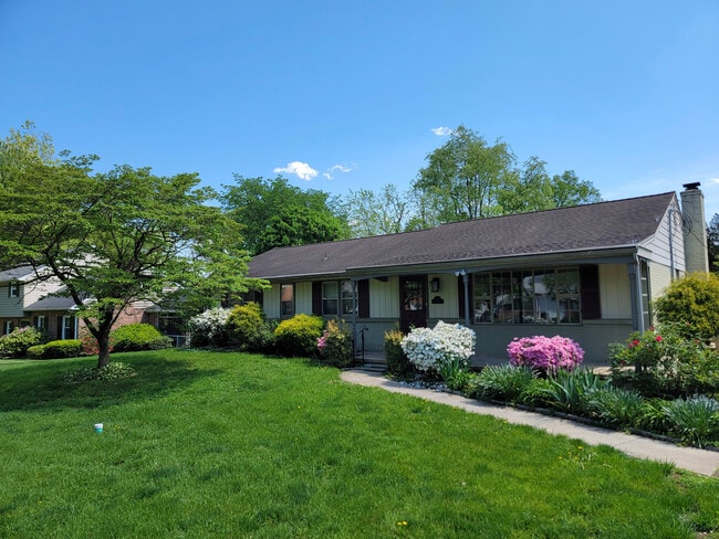 Building Photo - 1404 Carlton Dr Rental