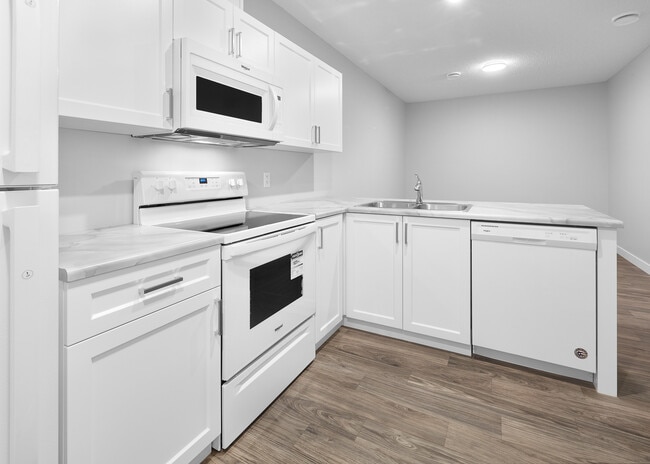 Photo - 1360 Erker Cres NW