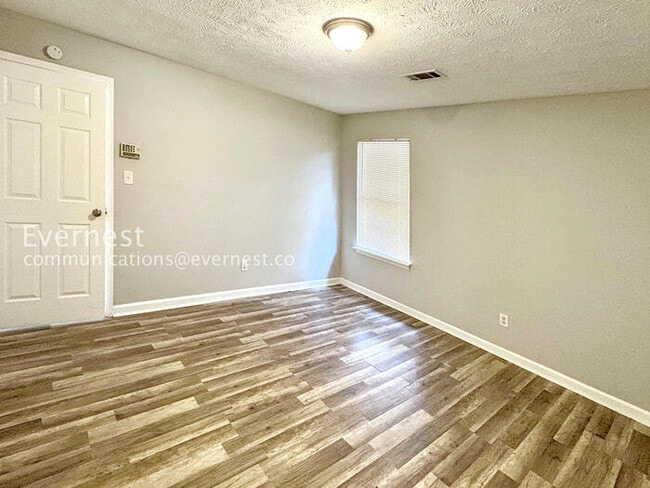 Photo - 1942 Cornell Way