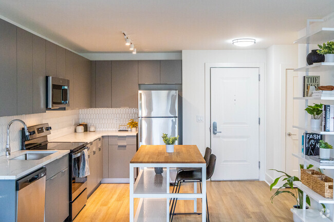 Interior Photo - Meridia Roselle Park 10 Rental