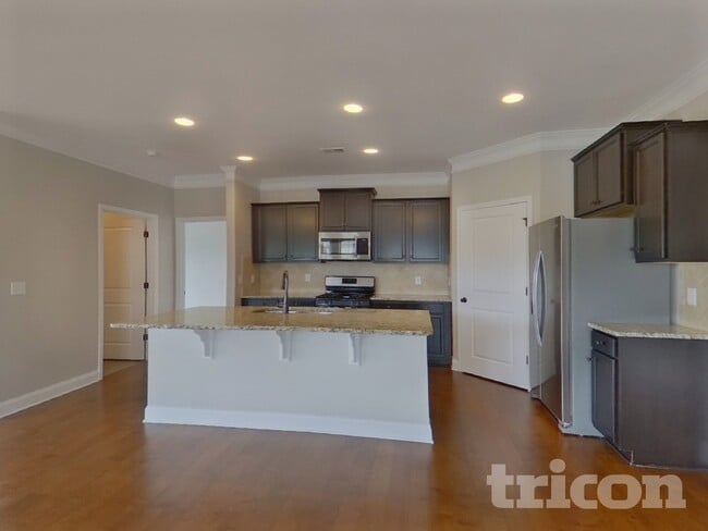 Photo - 910 Deepwood Ct