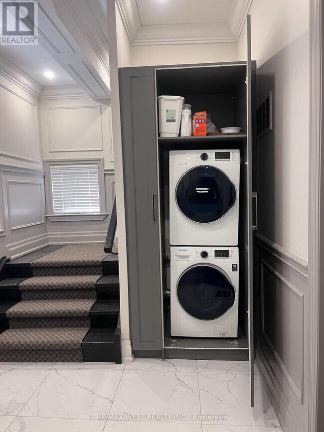 Photo - 1495 King St W