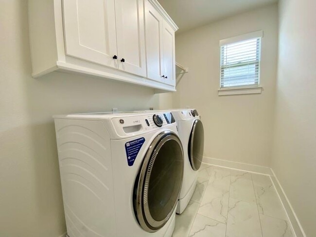 Photo - 730 Marianne St