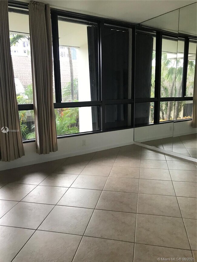 Photo - 520 Brickell Key Dr Unit C425