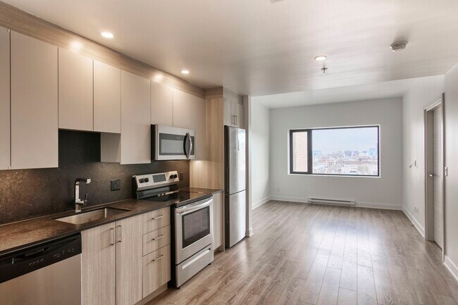 Building Photo - 30 Saint-Joseph Est Unit 407