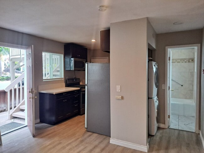Building Photo - Spacious Studio with Assigned Parking Near... Unit 2131 Rental