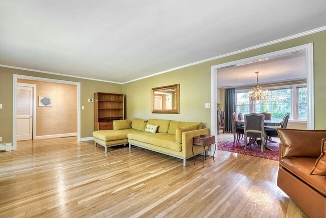 Photo - 65 Sherburne Rd S