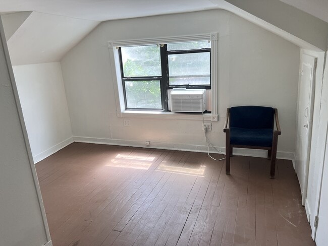 Building Photo - 2006 Grace St Unit 1