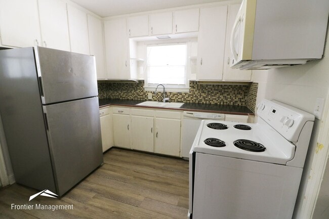 Photo - Spacious 5 Bedroom Home Perfectly Located ...