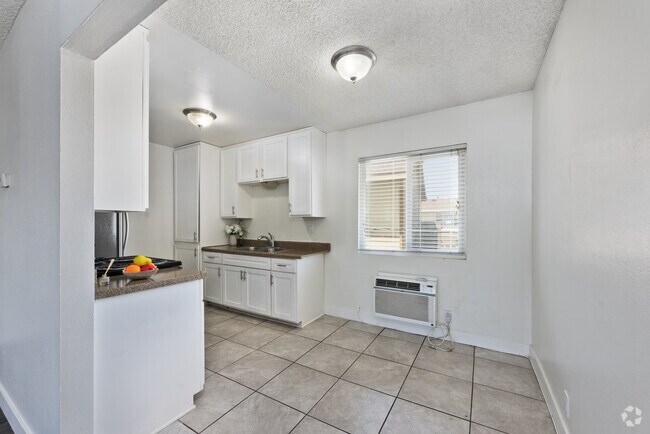 2BR, 1BA - Dining Room