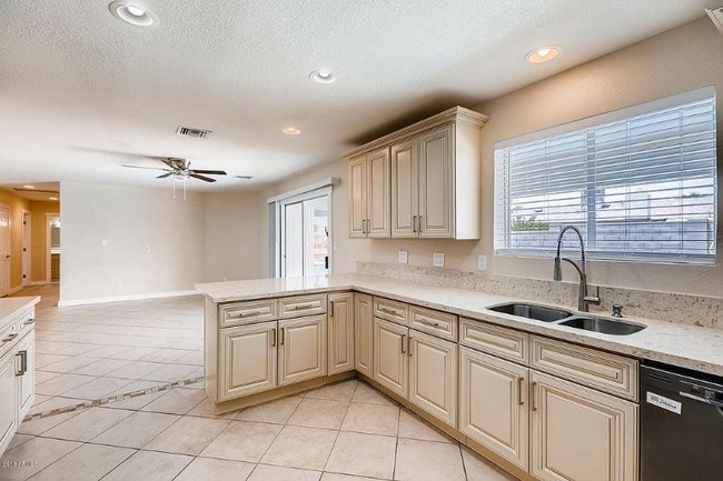 Photo - 814 W Villa Maria Dr