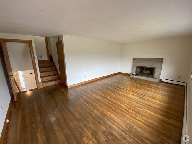 Building Photo - 247 South St Rental