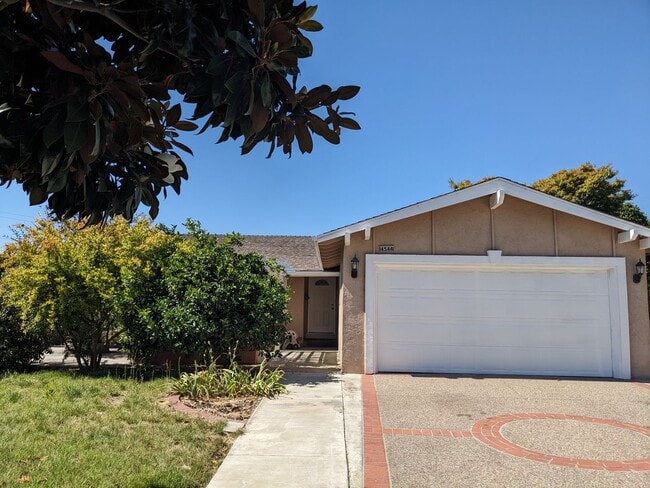Building Photo - BEAUTIFUL HOME IN DESIREABLE CENTERVILLE, ...