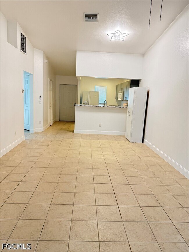 Photo - 700 W 12th St