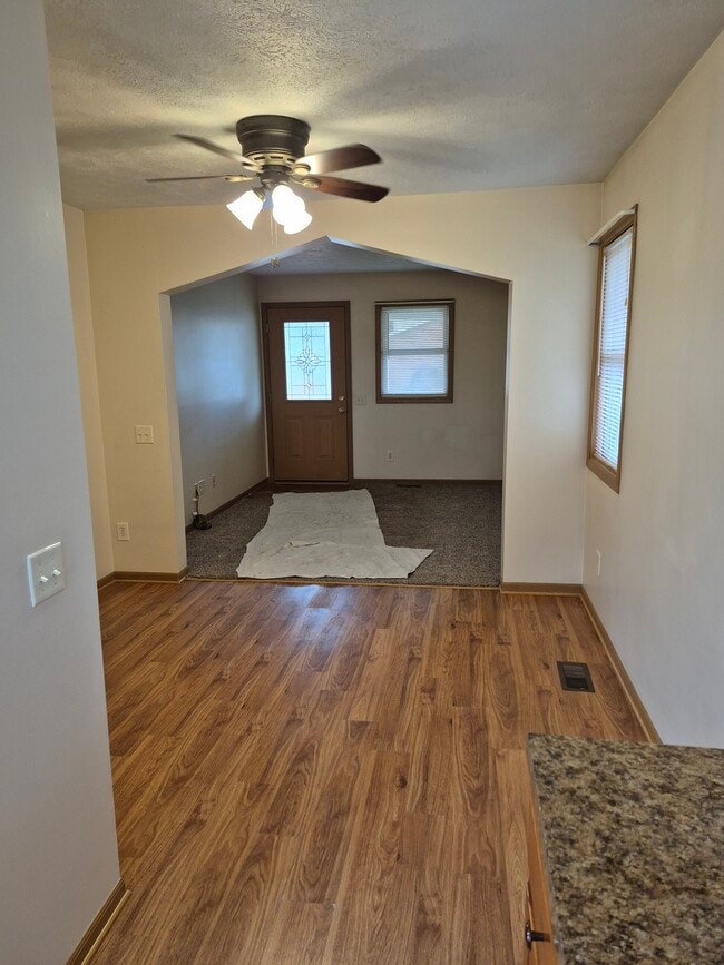 Photo - 1600 Tanner Ave SW