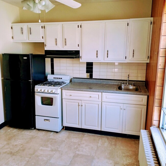 Building Photo - 324 Franklin St Unit 2 bedrooms,West Reading Rental