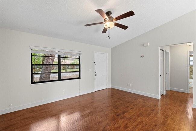 Photo - 723 Pent St