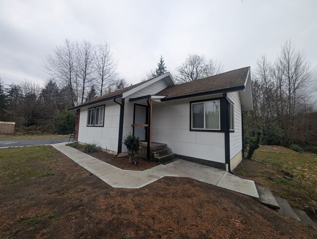 Fully Remodeled 2-Bedroom Home in Bremerton! - Fully Remodeled 2-Bedroom Home in Bremerton!