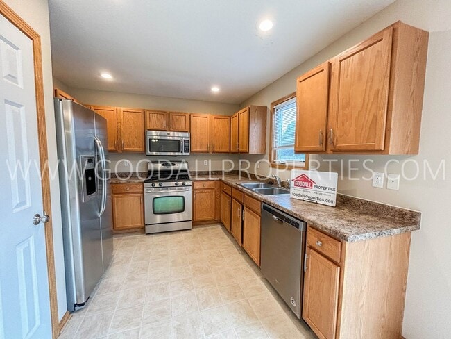 Photo - 3 Bedroom, 2.5 Bathroom in West Des Moines