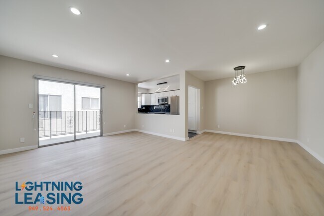 Building Photo - 1035 Hayworth Ave Unit 208 Rental